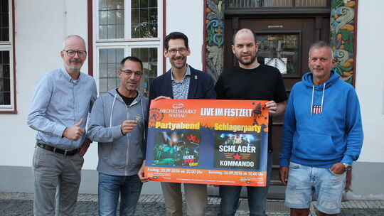 Sie freuen sich auf den Beginn des Michelsmarkts bei hoffentlich gutem Wetter (von links): Markus Dombrowski, Thomas Born (beide