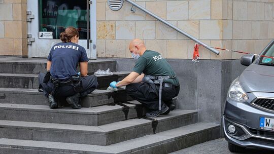 Feuer an Nebeneingang von Synagoge Wuppertal gelegt