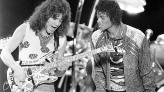 Michael Jackson mit Eddie Van Halen und dessen «Franken-Strat» Michael Jackson mit Eddie Van Halen und dessen «Franken-Strat»