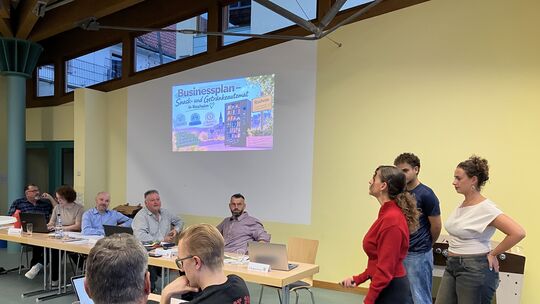 Die Idee der Geschwister Kerry kam im Gemeinderat überwiegend positiv an. Anabel (von links), Michele und Christin Kerry wollen Die Idee der Geschwister Kerry kam im Gemeinderat überwiegend positiv an. Anabel (von links), Michele und Christin Kerry wollen