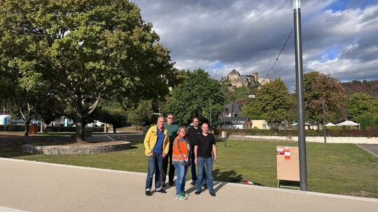 Grund zur Freude für St. Goars Stadtbürgermeister Falko Hönisch (links): Die Festwiese ist pünktlich zu Rhein in Flammen abgenom
