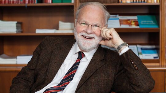 Ist bekannt für klare Worte und hat mit „Churchills Augen – Psychologische Lichtblicke in irren Zeiten“ vor Kurzem sein neues Bu Ist bekannt für klare Worte und hat mit „Churchills Augen – Psychologische Lichtblicke in irren Zeiten“ vor Kurzem sein neues Bu