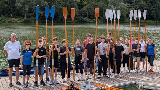 Rudern ist ein Teamsport – und deshalb ideal für Schulen. Die IGS Zell kooperiert seit zehn Jahren mit dem Ruderverein Zell. Rudern ist ein Teamsport – und deshalb ideal für Schulen. Die IGS Zell kooperiert seit zehn Jahren mit dem Ruderverein Zell.