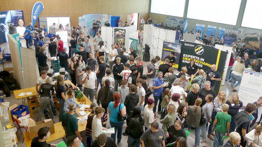 In den frühen Abendstunden war mächtig was los in der Wesbach-Sporthalle. Gut 30 Unternehmen, Einrichtungen und Institutionen wa In den frühen Abendstunden war mächtig was los in der Wesbach-Sporthalle. Gut 30 Unternehmen, Einrichtungen und Institutionen wa