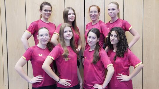 Die Mannschaft des TTC Nentershausen, hinten von links: Regina Färber, Katharina Wisser, Carina Beck, Nala Alhäuser; vorne von l Die Mannschaft des TTC Nentershausen, hinten von links: Regina Färber, Katharina Wisser, Carina Beck, Nala Alhäuser; vorne von l
