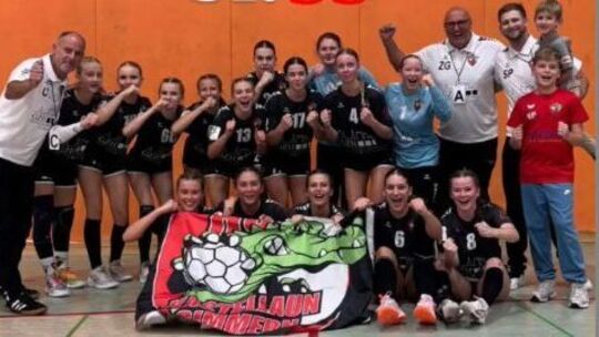 Jubel bei der HSG Kastellaun/Simmern nach dem ersten Sieg in der B-Mädchen-Bundesliga beim 35:31 in Mittelhessen gegen Kleenheim Jubel bei der HSG Kastellaun/Simmern nach dem ersten Sieg in der B-Mädchen-Bundesliga beim 35:31 in Mittelhessen gegen Kleenheim