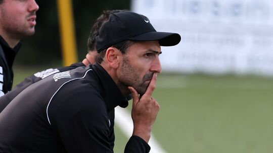 Weiß um die schwierige Situation: Eisbachtals Trainer Daniel Alves, dessen Team auch bei Rot-Weiß Wittlich mit 0:3 unterlag.