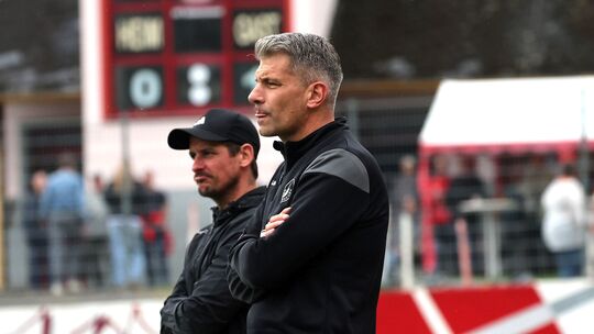 Stefan Ostkamp (vorne) und Tobias Wirtz konnten nicht glauben, was sie in den ersten 45 Minuten bei der SG Schneifel sahen: Ihr