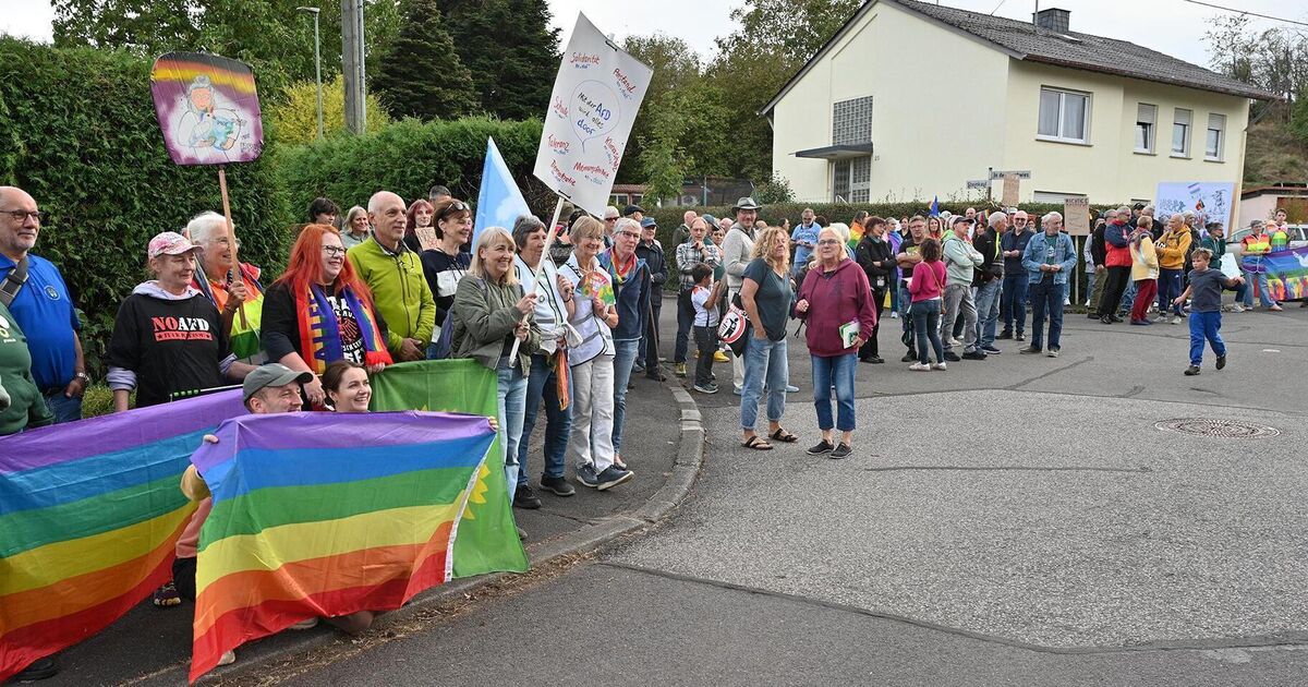 Protest Against the AfD: Peaceful Vigil for Democracy in Reichenbach