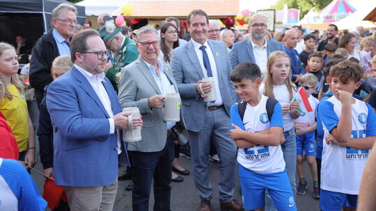 Mit Ehrengästen aus der Kommunalpolitik wird in Weißenthurm am Festsamstag nach dem offiziellen Empfang der Stadt sowie dem Fest