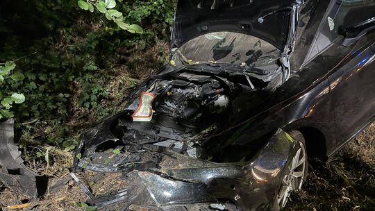 Zwischen Dalberg und Spabrücken kam eine 18-jährige Autolenkerin von der Straße ab und landete an einem Baum.