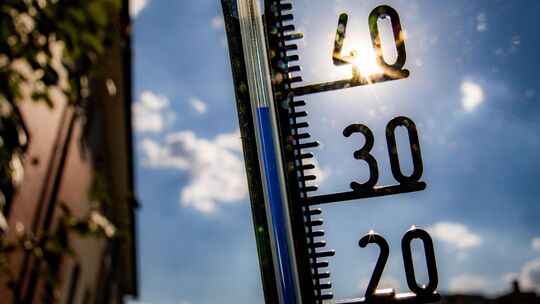 In Andernach wurden in diesem Sommer wieder Temperaturen von mehr als 40 Grad erreicht. Gerade Kinder leiden unter der Hitze. De