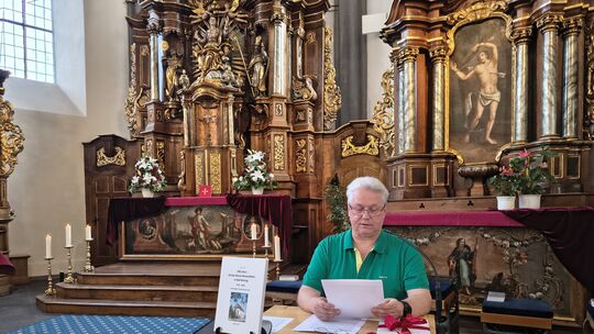 Anlässlich des Jubiläums hat Autor Günter Ewen Archive durchstöbert und ein Buch über die Kirche und Begebenheiten rund um diese