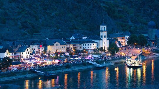 In Sankt Goarshausen lockte vom 18. bis 20. September eine Foodtruckmeile auf den Loreleyplatz. Livemusik und Kinderprogramm beg