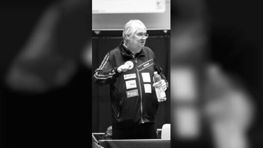 Nahe dran: Der viel zu früh verstorbene Peter Engel coachte die TTG Bingen und gab seinen Spielerinnen in den Satzpausen wichtig