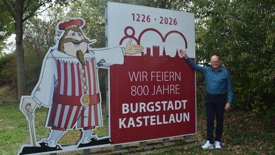 Stadtbürgermeister Christian Keimer lädt ein zum großen Stadtfest anlässlich 800 Jahre Kastellaun ein.