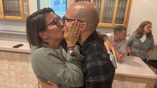 Erste Gratulantin war natürlich Ehefrau Eva.