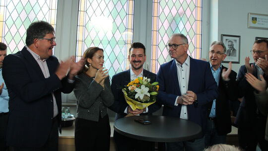 Jubel nach dem Wahlsieg (von links): Udo Rau, Jessica und Oliver Krügel, Uwe Bruchhäuser, Matthias Lammert und Josef Oster. Oliv