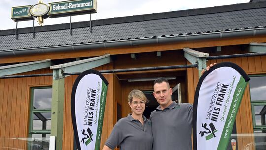 Tanja und Nils Frank freuen sich auf ihre Gäste in ihrem Inbiss "Frank's Wurtsküche".