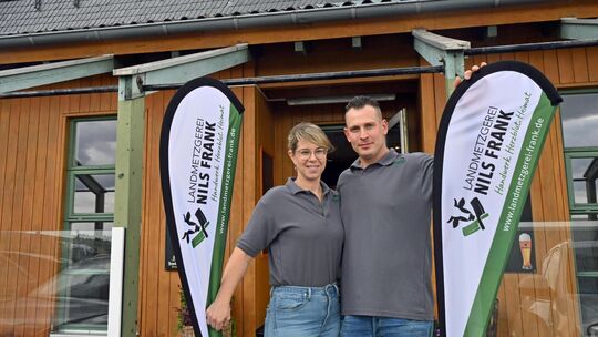 Tanja und Nils Frank freuen sich auf ihre Gäste in ihrem Inbiss "Frank's Wurtsküche".