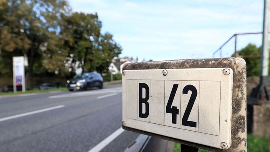 Die Artikelserie „Leben und Arbeiten an der B42“ blickt auf die Menschen und ihre Geschichten entlang der Bundesstraße. Unsere i