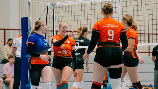 Gute Stimmung bei den Maifeld Volleys: Der erste Saisonsieg ist da.