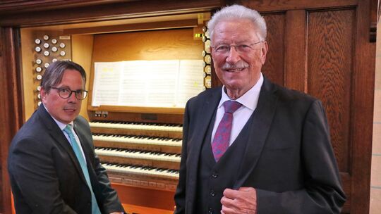 Zwei herausragende Künstler ihres Faches, der Organist Lutz Brenner (links) und der Bass-Bariton Klaus Mertens, gestalteten am S