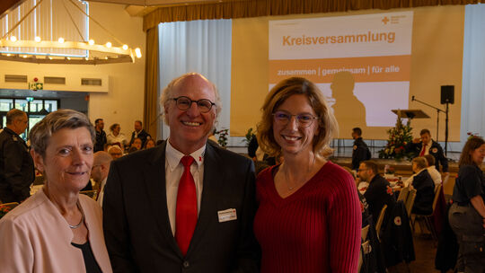Anke Marzi, Vorstandsvorsitzende des DRK‑Landesverbands (von links), Präsident des DRK-Kreisverbandes Armin Rieger und Ministeri Anke Marzi, Vorstandsvorsitzende des DRK‑Landesverbands (von links), Präsident des DRK-Kreisverbandes Armin Rieger und Ministeri