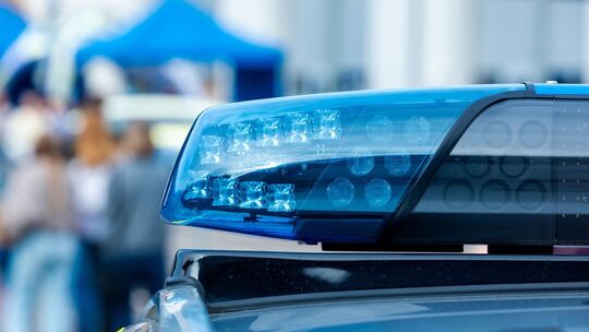 Die verletzte Frau wurde in ein umliegendes Krankenhaus in Neuwied gebracht. Die verletzte Frau wurde in ein umliegendes Krankenhaus in Neuwied gebracht.
