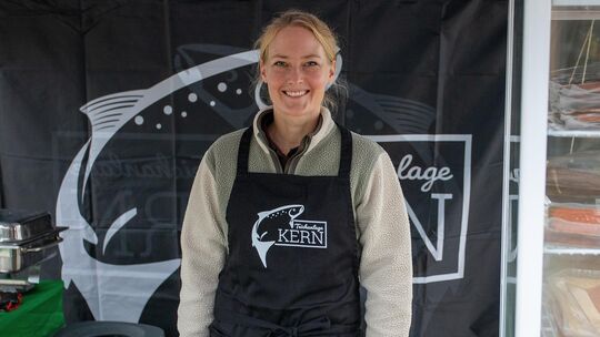 Die Teichanlage Kern aus Oberelbert bot Räucherfisch und frisches Wildfleisch an. Die Teichanlage Kern aus Oberelbert bot Räucherfisch und frisches Wildfleisch an.