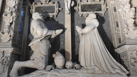 Das eindrucksvolle Grabmal in der Grabkapelle der Schlosskirche, geschaffen von Johann vor Trarbach, ist die letzte Ruhestätte v