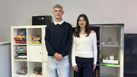 Marvin Scheer und Anastasia Dima wollen Kindern und Jugendlichen im Jugendraum Hoppstädten-Weiersbach einen Ort für Gemeinschaft