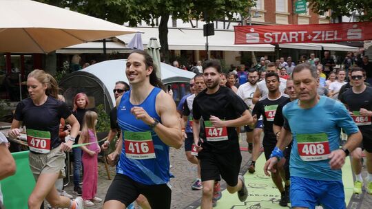Zum Start waren noch alle Athletinnen und Athleten guter Laune, wie Lennox Düren (TuS Kirn/Startnummer 416). Er bestätigte dass
