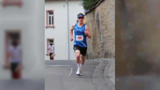 Der Kastellauner André Hergenröder von der LLG Hunsrück gewann den Alagastlauf über fünf Kilometer in Gau-Algesheim. Der Kastellauner André Hergenröder von der LLG Hunsrück gewann den Alagastlauf über fünf Kilometer in Gau-Algesheim.
