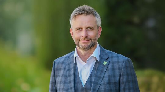 Landrat Marko Boos kritisiert die aktuelle Parteispitze der Bundes-SPD scharf. Geht es nach ihm, sollen Lars Klingbeil und Bärbe Landrat Marko Boos kritisiert die aktuelle Parteispitze der Bundes-SPD scharf. Geht es nach ihm, sollen Lars Klingbeil und Bärbe