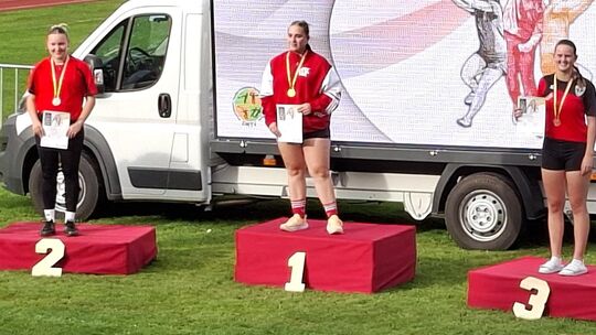 Neele Barth (rechts) vom TV Oberstein bestieg in Wasserburg dreimal das Treppchen. Neele Barth (rechts) vom TV Oberstein bestieg in Wasserburg dreimal das Treppchen.
