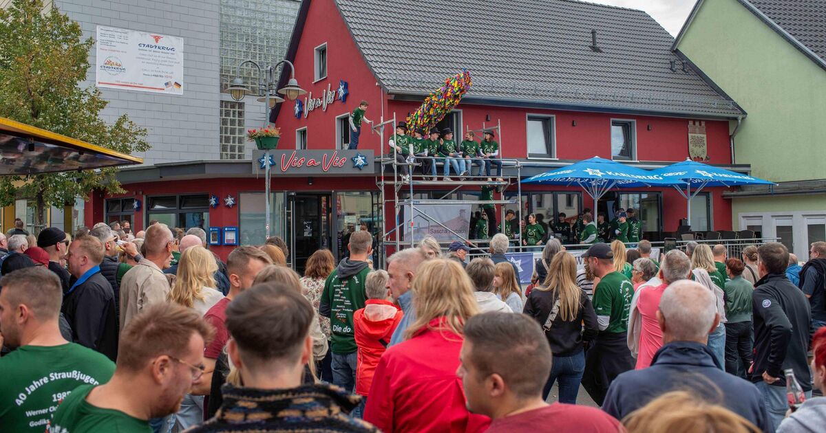Fair in Baumholder: Between rides, a speech by Strauss, and Flunkyball