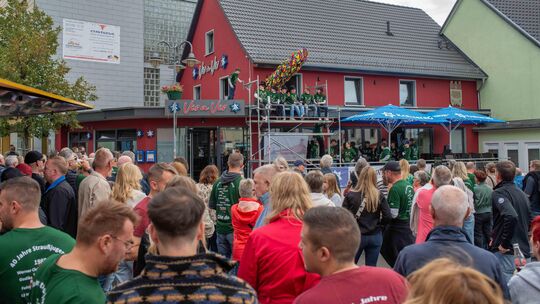 Reichlich Publikum hatte sich am Baumholderer Marktplatz angesammelt. Reichlich Publikum hatte sich am Baumholderer Marktplatz angesammelt.