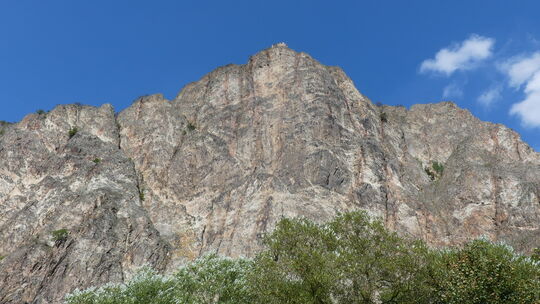 Eine Seilrutsche am Rotenfels von der Bastei hinunter würde spektakuläre Blicke in die Felswand und das Nahetal ermöglichen, abe Eine Seilrutsche am Rotenfels von der Bastei hinunter würde spektakuläre Blicke in die Felswand und das Nahetal ermöglichen, abe