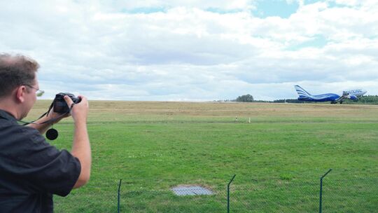 Flieger beobachten und fotografieren, das ist für manche ein Hobby. Auch am Flughafen Hahn sind Planespotter unterwegs. So zum B