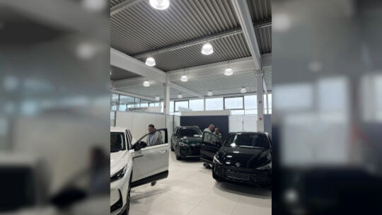 Die Besucher der Automeile konnten sich in den Autohäusern viele verschiedene Modelle anschauen.