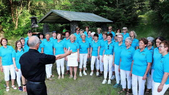 40 Jahre lang hat Werner Blatt als Dirigent des Frauenchores Heiligenroth seinen Damen gezeigt, wo es musikalisch lang geht. Am