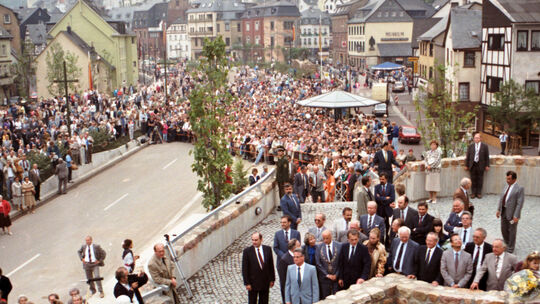 Die Einweihung der Naheüberbauung am 24. September 1986 in Idar-Oberstein zog die Massen an.