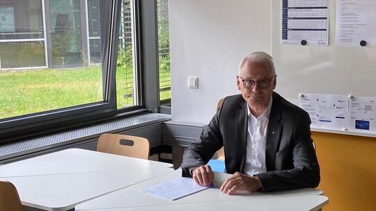 Hochschulpräsident Karl Stoffel im neuen CampusLab