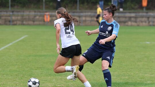 Nach der starken Leistung beim 0:1 gegen Topfavorit 1. FC Saarbrücken (links Ida Schneider) in der Regionalliga will der 1. FFC
