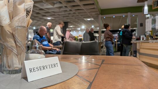 In den letzten Tagen des Bistros „La Frasca“ im ehemaligen Möbelhaus Pagnia ist der Andrang groß.