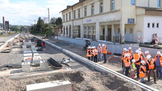 Auch in Bad Hönningen hatte die Deutsche Bahn die Baustelle für Interessierte geöffnet.