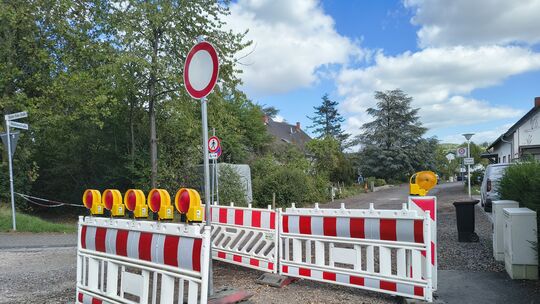 Es stockt an der Baustelle in der Heimersheimer Muehlenstraße.