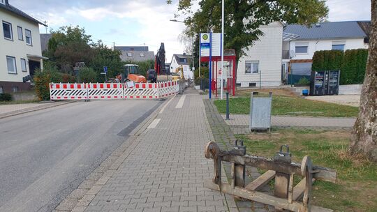 Zurzeit wird ein Teil der Hauptstraße im Umfeld des Bürgerhauses in Kürrenberg bearbeitet.