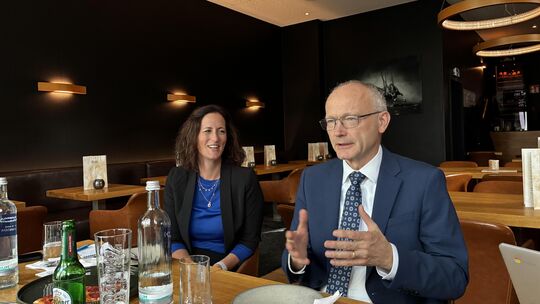 Justizminister Helmut Martin ist seit rund 100 Tagen im Amt. Neben seinem Ministerposten sitzt der 62-jährige Bad Kreuznacher im